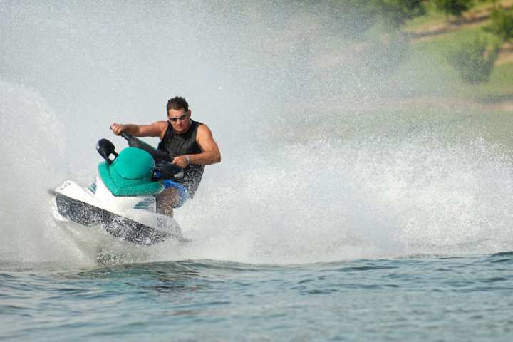 5 Exhilarating Jet Skiing Spots in Minnesota