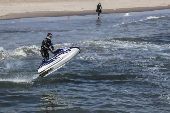 5 Exhilarating Jet Skiing Spots in New York